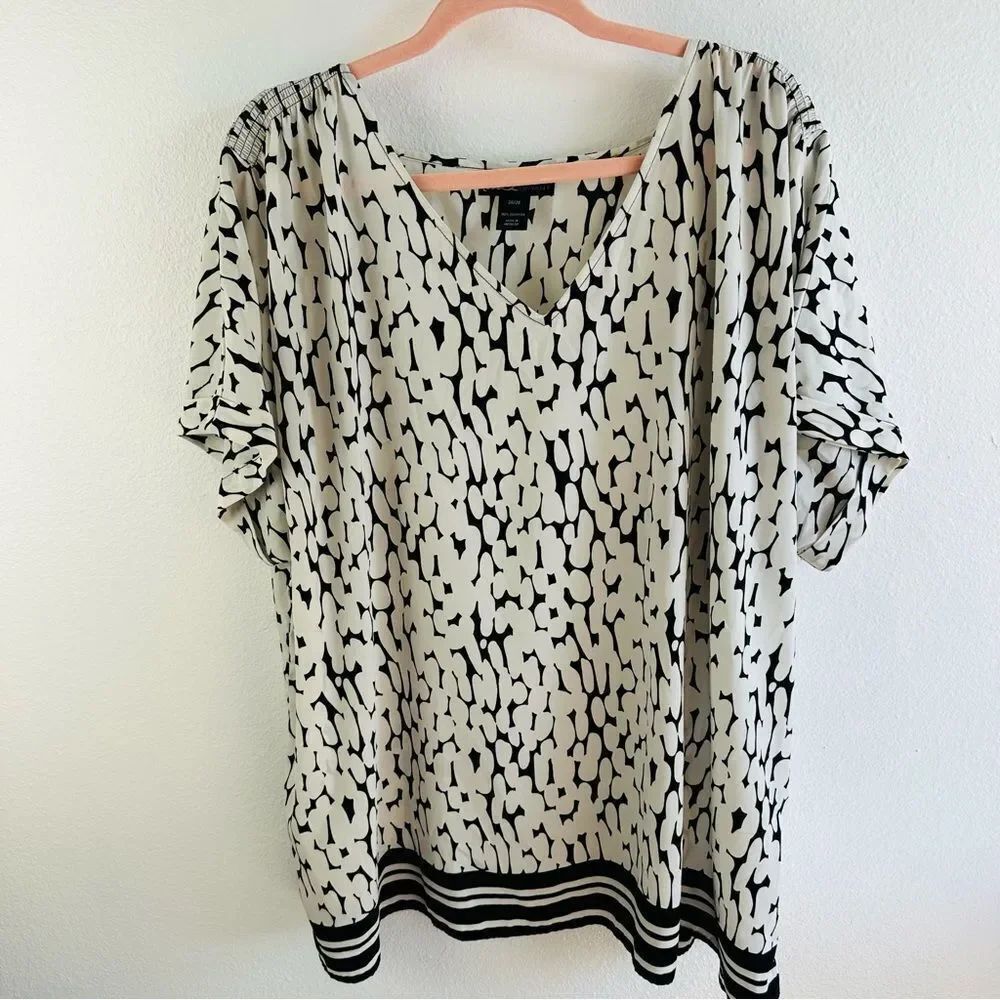 Lane Bryant Ivory Black Abstract Print Blouse Size 26/28